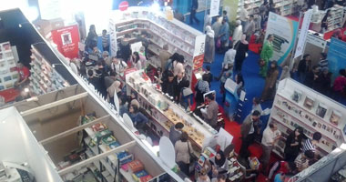 معرض الجزائر للكتاب يكرم الراحلين مولود فرعون ويمينة مشاكرة 