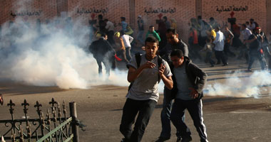 "اليوم السابع" يرصد أهم الأحداث بالصور.. الأمن يطلق الغاز لفض مسيرات الإخوان.. وإحراق سيارة شرطة بالزيتون.. و160 ألف ضابط ومجند من الجيش يؤمنون استفتاء الدستور.. ومتظاهرون يطالبون بـ"السيسى" رئيسا