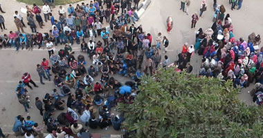  طلاب الإخوان يتظاهرون بـ"دار علوم" القاهرة 