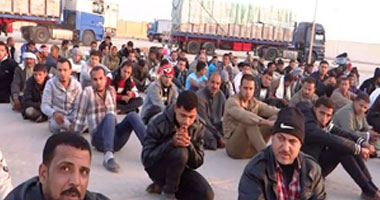 "الدستور"بالأسكندرية يعلن تضامنه مع عمال"فاركو"للأدوية