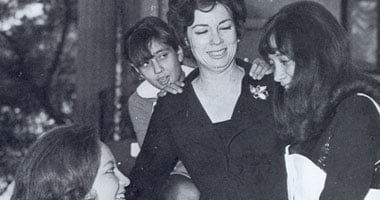 جيهان السادات: أحاول رفع الظلم عن زوجى 