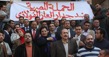 وقفة المحامين تناشد مبارك وقف الجدار الفولاذى