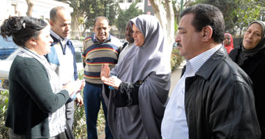 تجمهر مرضى الفشل الكلوى أمام مستشفى القناطر الخيرية