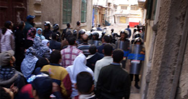 الأمن يفرق الوقفة الاحتجاجية لسكان عقار رأس التين