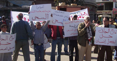 وقفه احتجاجية ضد قانون التأمين الصحى بالسويس