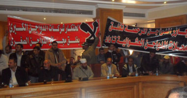 اعتصام 200 فرد من "الثروة الداجنة" احتجاجاً على قرار "وزير"