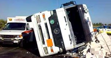إصابة شخصين جراء انقلاب سيارة بوسط سيناء