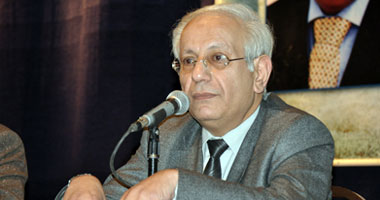 "عبد العظيم درويش" ضيف "إطلالة فى مفكرة كاتب"