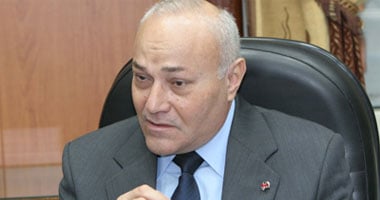 أهالى "ماقوسة" يقطعون الطريق الزراعى بالمنيا