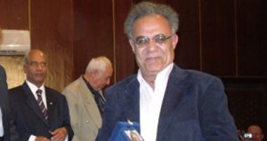 تكريم الروائى زكريا عبد الغنى بإقليم الثقافة بأسيوط