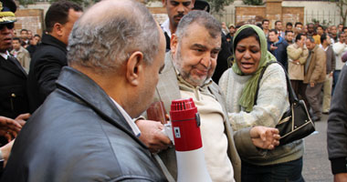 الصحفيون ينجحون فى الإفراج عن 26 متظاهراً 
