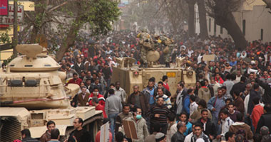 قائد المنطقة المركزية يطالب متظاهرى التحرير بحماية مصر من الفوضى