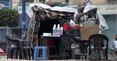 الأمن يحاصر محطة مترو حلوان لإزالة إشغالات الباعة الجائلين 