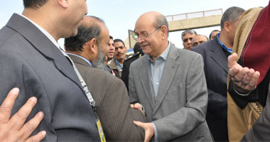 مسئولو مدرسة بالهرم يخفون اسم مبارك خلال افتتاح المحافظ لتجديدات بها