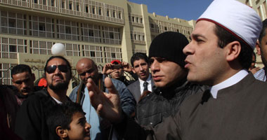 الحبس 6 أشهر وكفالة 500 جنيه للمتهمين بالتعدى على مظهر شاهين