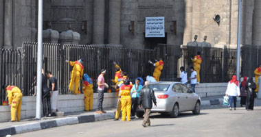  بالصور.. " شباب المتحف المصرى".. ينظفون الأماكن الأثرية والسياحية