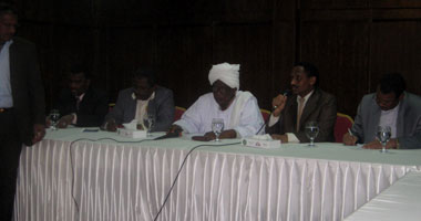 وزير التجارة السودانى يصل القاهرة قادمًا من الخرطوم