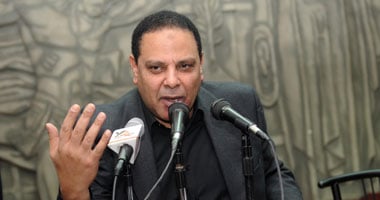 الأسوانى يدعو لمقاطعة استفتاء الدستور
