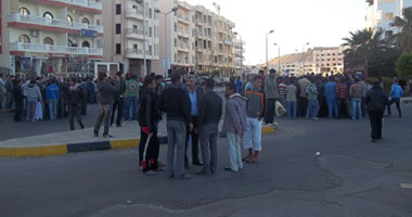 أبناء الغردقة يغلقون أكبر الميادين للمطالبة بحقوقهم فى الأراضى