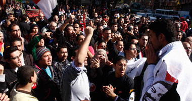 اشتباكات بين المشاركين فى مسيرة شبرا بعد الهتاف ضد "المرشد"