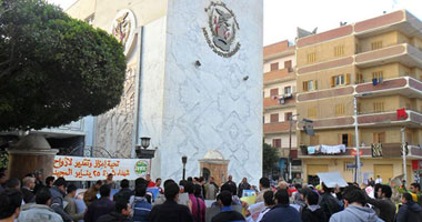 وقفة عمالية أمام مكتب محافظ المنوفية للمطالبة بالحد الأدنى للأجور