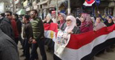 شباب الثورة بالزقازيق يواصلون مسيراتهم للمطالبة بإعدام مبارك