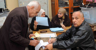 الأمطار تتسبب فى غياب الناخبين عن اللجان بأسيوط 