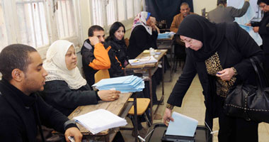 توزيع جريدة "القوات المسلحة" على الناخبين بالغربية