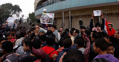 "ماسبيرو" يتحول إلى مأوى للباعة الجائلين.. والثوار رحلوا إلى "التحرير"