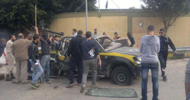 بلطجية يحطمون سيارات بموقف كفر صقر بالشرقية