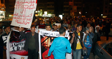 متظاهرو التحرير يصلون العباسية.. ويحاولون اختراق الأسلاك الشائكة