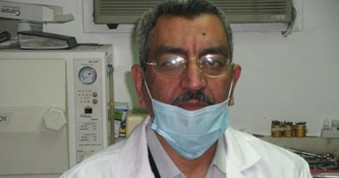 ما سبب الالتهاب الناتج عن الضغط على الفكين؟