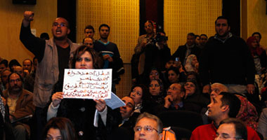مسيرة من شارع قصر النيل إلى "الصحفيين" فى حفل تكريم "حرارة"