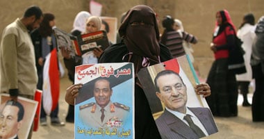 أنصار المخلوع يعتدون على أحد المراسلين بالتزامن مع محاكمة مبارك