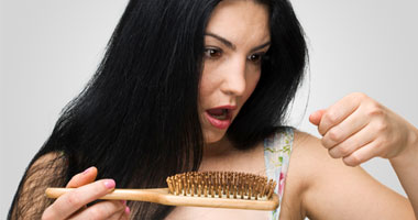 8 نصائح تحمى شعرك من التساقط.. الليمون والفواكه الحمضية كولاجين طبيعى.. والخميرة والبيض تحافظ على اللون.. والثوم والبصل والباذنجان يجدد الخلايا.. واحمِ نفسك من الصلع بالسمسم والبطاطس والفلفل الأحمر