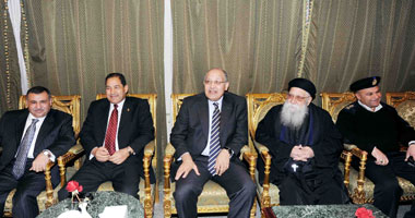 محافظ الأقصر يقدم التهانى للأقباط بمناسبة عيد الميلاد المجيد
