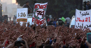 مسيرة الألتراس من النادى الأهلى تصل ميدان التحرير