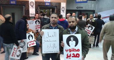 وقفة احتجاجية لموظفى الإدارة الآلية بميناء دمياط