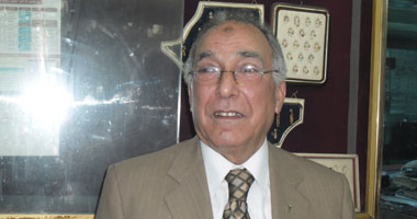 اضطراب سعر الذهب وفارق 35 جنيها بالجرام عن السوق العالمى بسبب الدولار