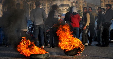 بالصور.. "بلاك بلوك" ينهون تظاهرهم ويفتحون كوبرى أكتوبر