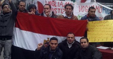 بالصور.. الشباب المصرى بميلانو يعلن تضامنه ضد سفك دماء الشهداء بمصر