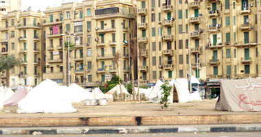 مجهولون يشعلون النار فى إحدى الخيام بميدان التحرير