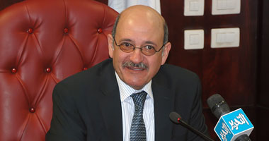 رئيس هيئة البريد يعقد اجتماعا مع العاملين بالبحر الأحمر لمناقشة مشكلاتهم 
