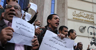 وقفة احتجاجية للصحفيين للتنديد بحبس الصحفيين