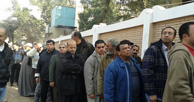 توافد العشرات على لجان منطقة عزبة النخل