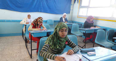 طالب يصيب مدرسة لعدم سماحها له بالغش فى القليوبية 