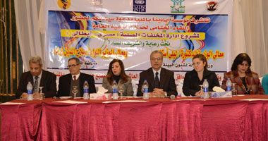محافظ المنيا يكرم المتميزين فى حملة "حياة بلا مخلفات" 