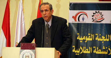 حسام عيسى: فوز الفتيات بجوائز البحوث يؤكد دور المرأة فى التنمية 