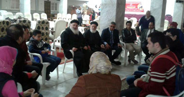 بالصور.. قيادات الدستور بدمنهور تزور الأنبا باخوميوس لتهنئته بالميلاد