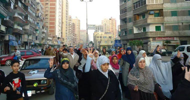 عناصر الإخوان يخرجون بمسيرة وسلسلة بشرية بالإسماعيلية